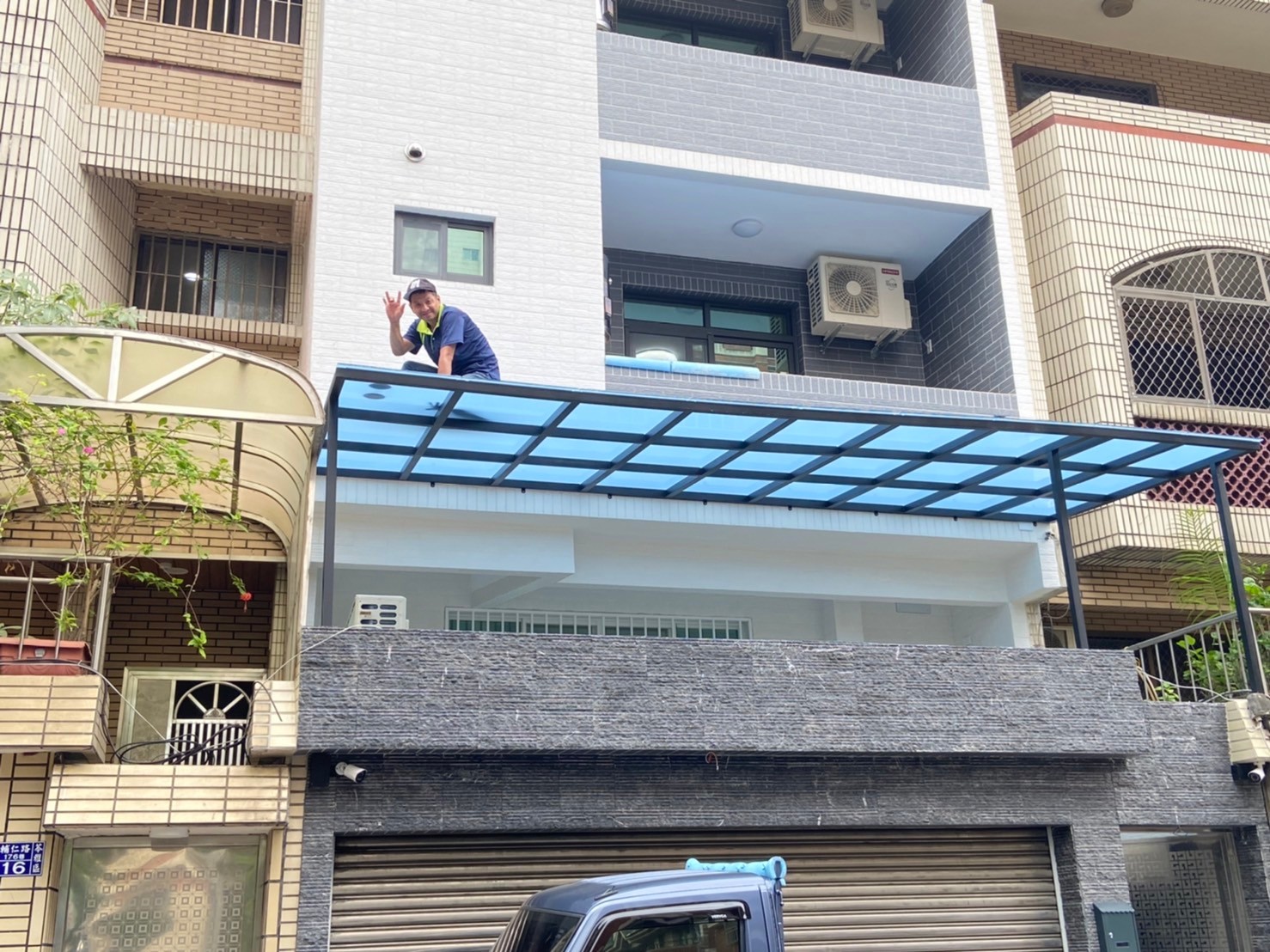 高雄小港住宅前陽台採光罩安裝｜安家鋁門窗工程