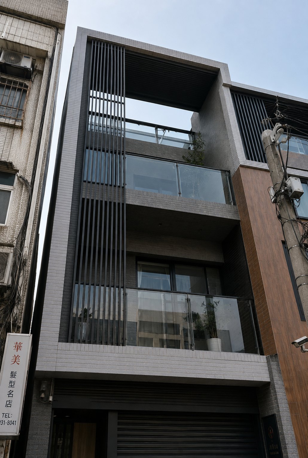 高雄小港實際施工案例｜高雄小港現代建築格柵圍欄立面施工