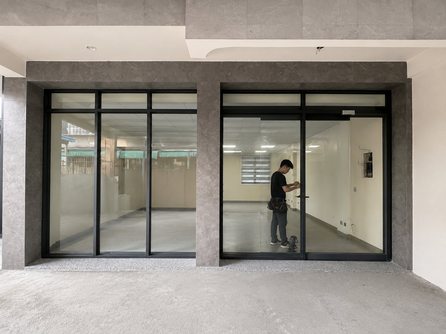 高雄鳳山實際施工案例｜高雄鳳山商辦玻璃隔間門施工
